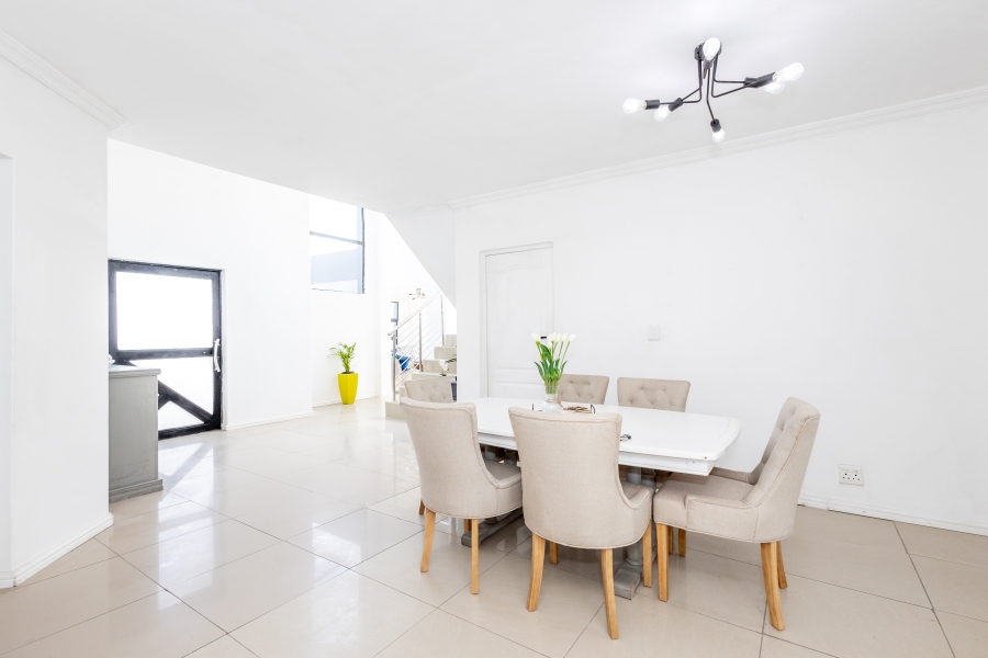 6 Bedroom Property for Sale in Jakarandas Western Cape